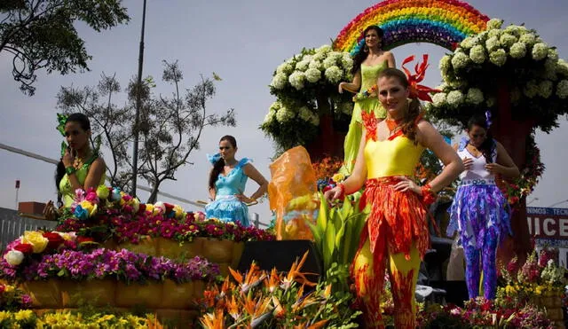 Miles de personas disfrutarán de los carros alegóricos en el Festival de la Primavera. Foto: La República