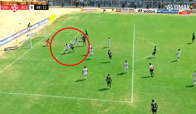 Paolo Guerrero ingresó junto con Kevin Quevedo y D'Arrigo al Alianza Lima vs Atlético Grau. Foto: captura de L1 Max