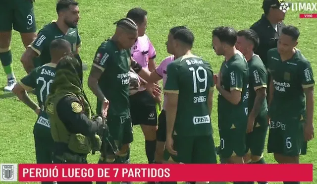 Paolo Guerrero ingresó por Matías Succar en el Alianza Lima vs Atlético Grau. Foto: captura de L1 Max