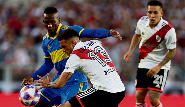 Boca Juniors y River Plate ya jugaron dos veces este año. Los xeneizes ganaron una vez y empataron la otra. Foto: AFP