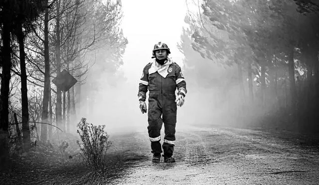 Percy Castañeda, Comandante de bomberos de Amazonas, saliendo de uno de los incendios. Foto: Difusión