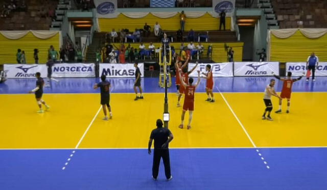 Perú y México se enfrenataron en el Coliseo Anthony Nesty Sporthal. Foto: captura de Kruyara/YouTube