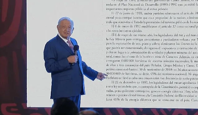 López Obrador explicando los alcances de su reforma en el Palacio Nacional, antes de su aprobación en las dos cámaras del Congreso. Foto: Youtube