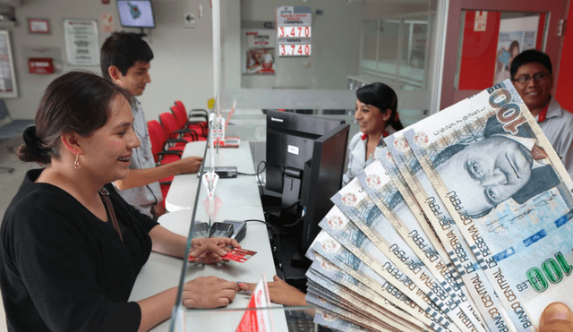 La cantidad de dinero que ganarías si inviertes en los bancos que tienen mayor rentabilidad. Foto: composición LR/Andina