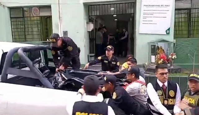 Apurímac. En medio de la indignación de la familia de Johan Sequeiros su cuerpo fue retirado de la comisaría de Abancay. Foto: captura video difusión