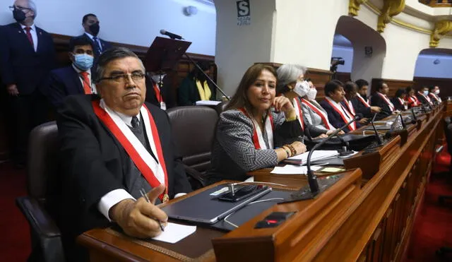 Elizabeth Medina y Alex Paredes están en otras bancadas, pero son militantes de Somos Perú.