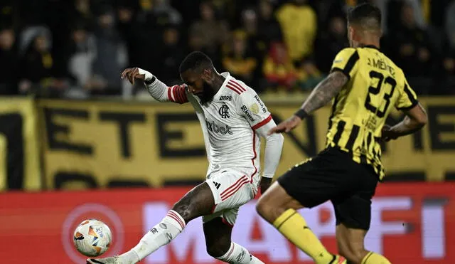 Peñarol enfrentó a Flamengo por la vuelta de los cuartos de final de la Copa Libertadores. Foto: AFP