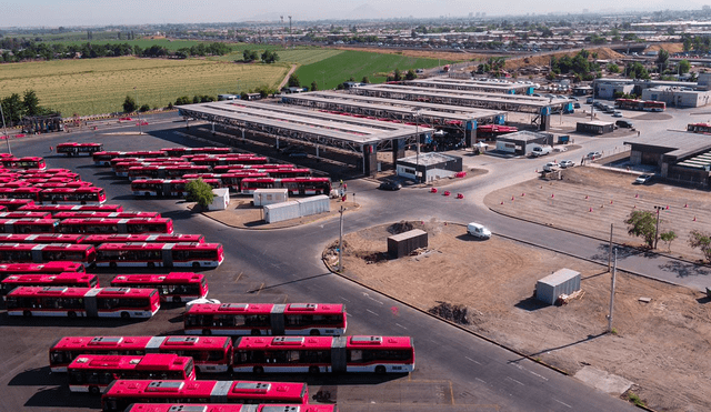 La implementación de estas terminales permiten la expansión de una de las mayores flotas de buses eléctricos de América Latina. Foto: CNN.