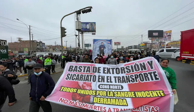 Indignados. Transportistas marcharon al Congreso para reclamar por leyes.