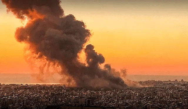 Hezbolá promete seguir combatiendo hasta el final de la agresión en Gaza, mientras 118.000 personas han sido desplazadas por los bombardeos israelíes, según informes de la ONU. Foto: AFP