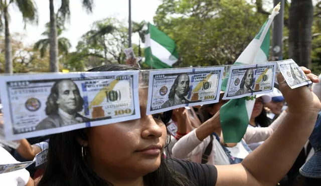 Desde hace varios meses, Bolivia vive una grave crisis económica con ausencia de dólares y escasez de combustible. Foto: AFP