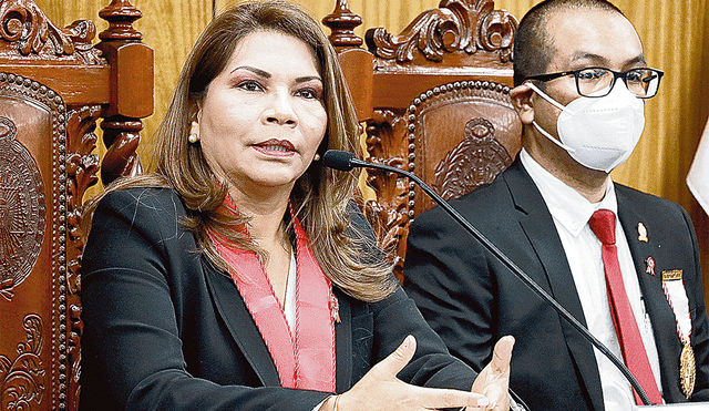 Pese a que ha negado que haber filtrado información confidencial, la fiscal Marita Barreto reconoció conocer al periodista Carlos Paredes.| Foto: difusión