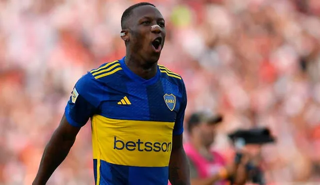 Luis Advíncula es titular indiscutible en Boca Juniors. Foto: GLR.