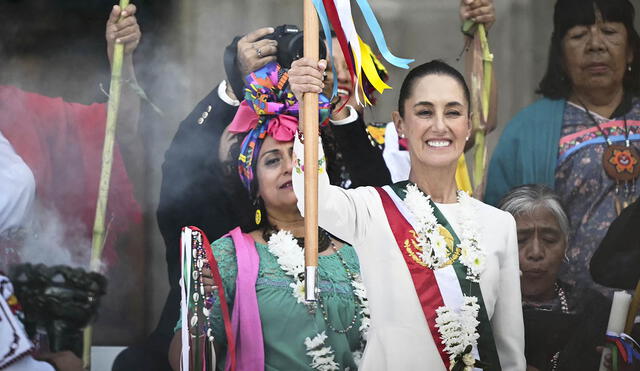 Claudia Sheinbaum, asume como la primera presidenta mujer en México. Foto: Composición LR/AFP.