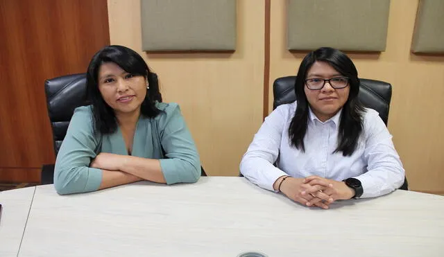 María Luz Cruz y Karol Macetas en la versión arequipeña de ‘Voces del sur’. Fotografía: Red Micaelas.