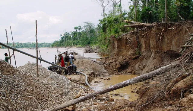 Son más de 30.700 concesiones mineras tituladas y 9.428 en trámite, muchas en territorios indígenas y áreas protegidas. Foto: Andina