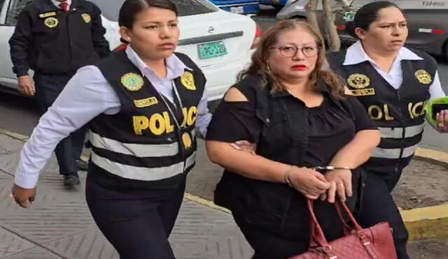 Mujer fue llevada a la Divincri para ser investigada por estafa. Foto: Wilder Pari/ La República