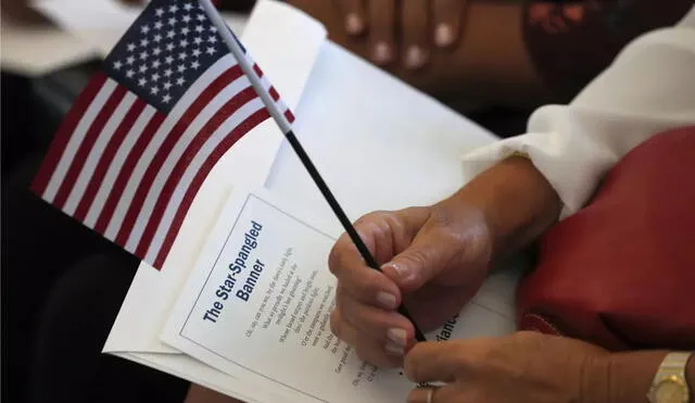 Obtener la ciudadanía estadounidense es un proceso que otorga numerosos derechos y privilegios a los inmigrantes. Foto: The Angeles Times