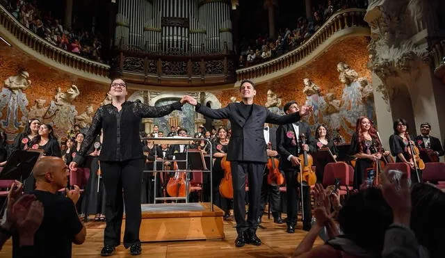 Juan Dieglo Flórez y la Orquesta Juvenil Sinfonía por el Perú.