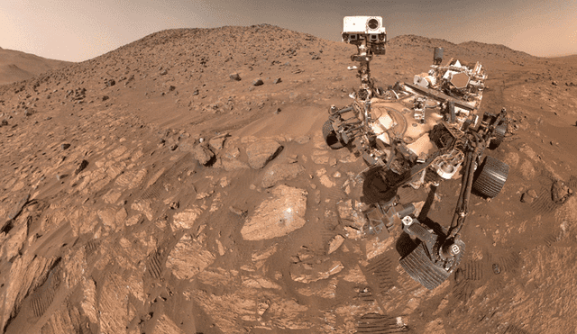 NASA destaca el hallazgo de una roca con un patrón de rayas blancas y negras nunca antes visto en Marte, realizada por el rover Perseverance en el cráter Jezero. Foto: NASA