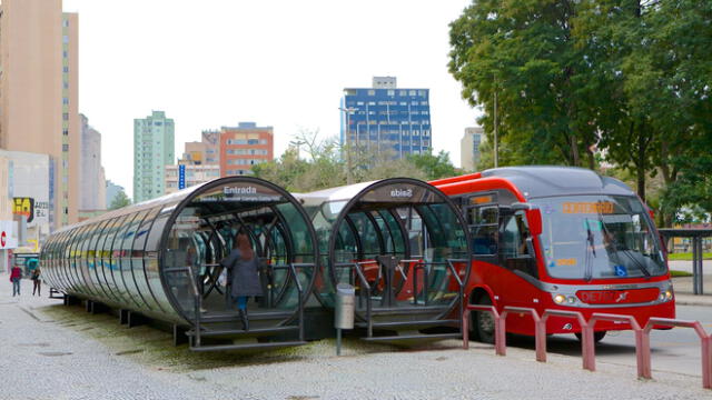 Curitiba, ubicada en Brasil, fue seleccionada como la ciudad más inteligente del mundo por el por el Smart City Expo World Congress. Foto: Expedia.com