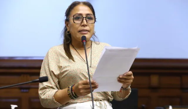 La congresista Elizabeth Medina y su esposo se encuentran investigados por el presunto delito de organización criminal. Foto: Congreso.