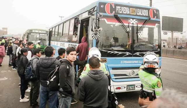 Los transportistas exigen al gobierno mejorar la seguridad y combatir la extorsión que enfrentan. Foto: Canal N