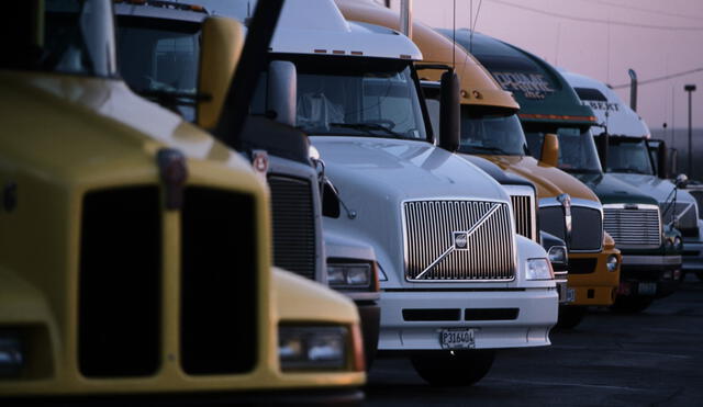 Esta compañía norteamericana ofrece múltiples trabajos para conductores en Texas. Foto: Composición LR