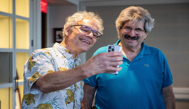 Victor Ambros y Gary Ruvkun son amigos y ya habían sido galardonados previamente por sus avances en el tema de los micro-ARN.  Foto: AFP