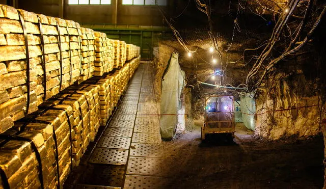 Mponeng, ubicada en Guateng, alcanza profundidades de 4 kilómetros, donde las temperaturas pueden superar los 60°C. Su compleja estructura se asemeja a una pequeña ciudad subterránea.Foto: composición LR/Bloomberg