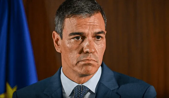 La situación surge a raíz de un informe de la Guardia Civil que sitúa a Ábalos en un escándalo por la compra de mascarillas. Aunque aún no ha sido imputado, el PP cree que Sánchez está implicado en el caso. Foto: AFP