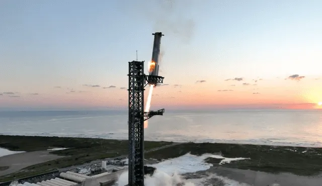 Musk ha denominado "Mechazilla" a los brazos mecánicos que atraparon al cohete de Starship. Foto: SpaceX