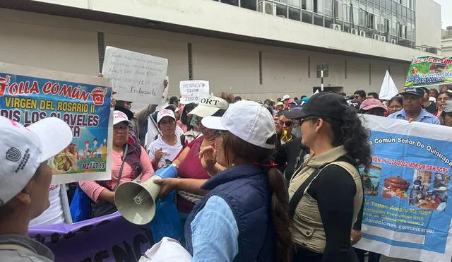 Madres de ollas comunes realizaron plantón frente al MEF.