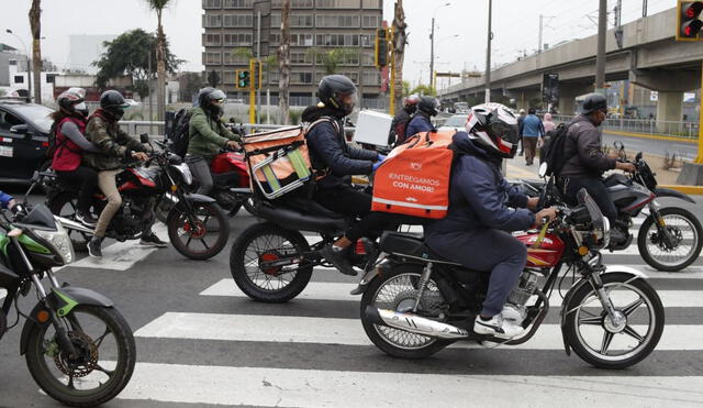 Distritos de Lima Norte emiten una ordenanza para prohibir la circulación de dos personas en una motocicleta. Foto: Andina