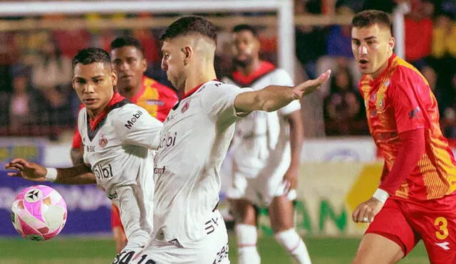 Herediano jugó como local ante la Liga en este clásico provincial. Foto: Alajuelense