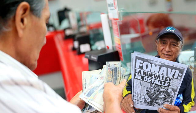 Diversos fonavistas pueden hacer el cobro de su devolución en las agencias del Banco de la Nación. Foto: Composición LR/Andina.