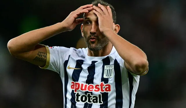 Hernán Barcos es el goleador de Alianza Lima con 16 tantos. Foto: AFP.