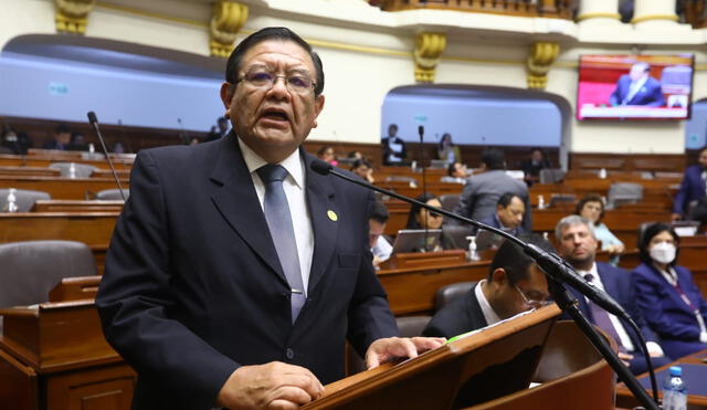 No cesan los ataques en su contra. Presidente del JNE, Jorge Luis Salas Arenas.