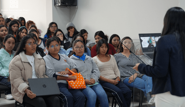 Más de 120 estudiantes de la Escuela de Educación Superior Pedagógica Pública Arequipa recibieron la orientación.