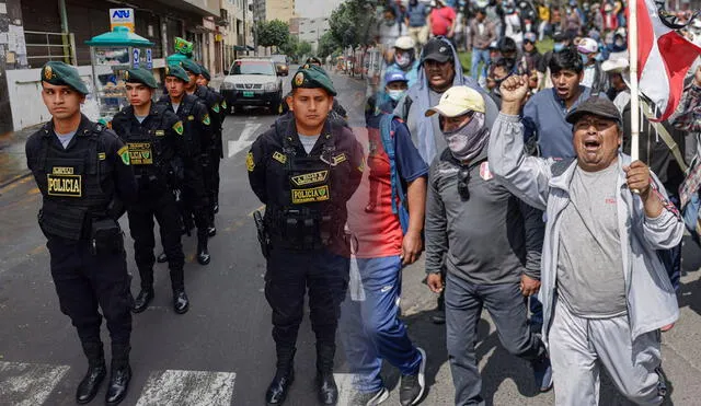 De acuerdo a los informes de la PNP, hasta el momento se han detenido a 26 personas durante el desarrollo de las manifestaciones del miércoles. Foto: Composición La República