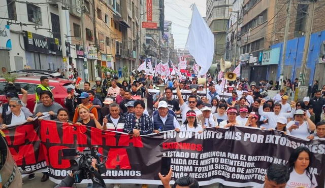 Empresarios y comerciantes del emporio de Gamarra se unieron al paro nacional convocado el 23 de octubre. Foto: Mirian Torres/LR