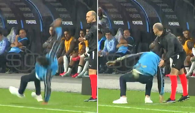 Gustavo Costas, quien dirigió a Alianza Lima, fue víctima de la torrencial lluvia que inundó el campo de juego durante el partido entre Corinthians y Racing. Foto: composición LR/captura