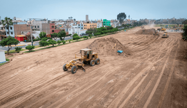 La MML arrasó con las áreas verdes del trazo de la Vía Expresa Sur. Foto: La República