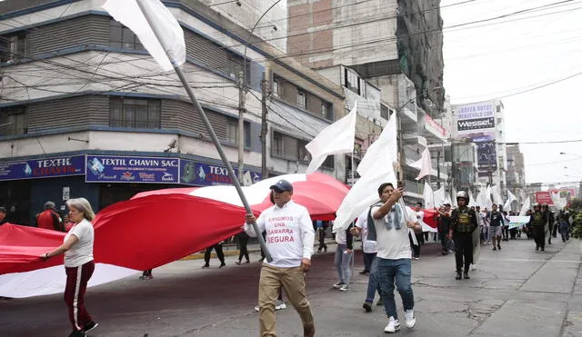 Empresarios, productores y vendedores de Gamarra marcharon juntos el miércoles pasado.