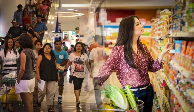 El último informe del Banco Mundial muestra que la clase media en América Latina alcanzó su nivel más alto en el siglo XXI, impulsada por la recuperación laboral y el crecimiento urbano. Foto: composición LR/Andina