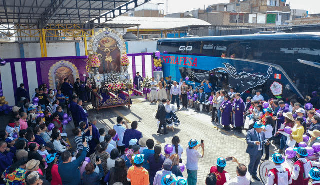 La ceremonia incluyó una paraliturgia y una interpretación especial de marinera por la banda del colegio José Faustino Sánchez Carrión. Fuente: Difusión.