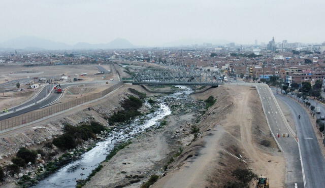 El nuevo aeropuerto tiene más del 95% de avance, pero en los exteriores hacen falta obras, limpieza y seguridad. Los puentes temporales y desvíos generarán congestionamiento. Foto: Jhon Reyes LR