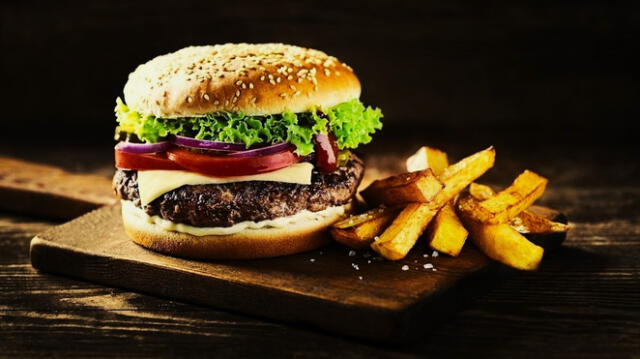 Las hamburguesas son unas de los platos más reconocidos a nivel mundial. Foto: Composición LR/Perú Retail