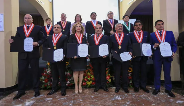 En la ceremonia de la juramentación de nuevos integrantes de la Junta Nacional de Justicia participó la presidenta Dina Boluarte. Foto: Composición La República.