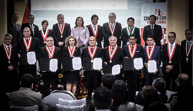 Dina Boluarte hace presencia en la juramentación de los nuevos miembros de la JNJ. Foto: John Reyes/LR